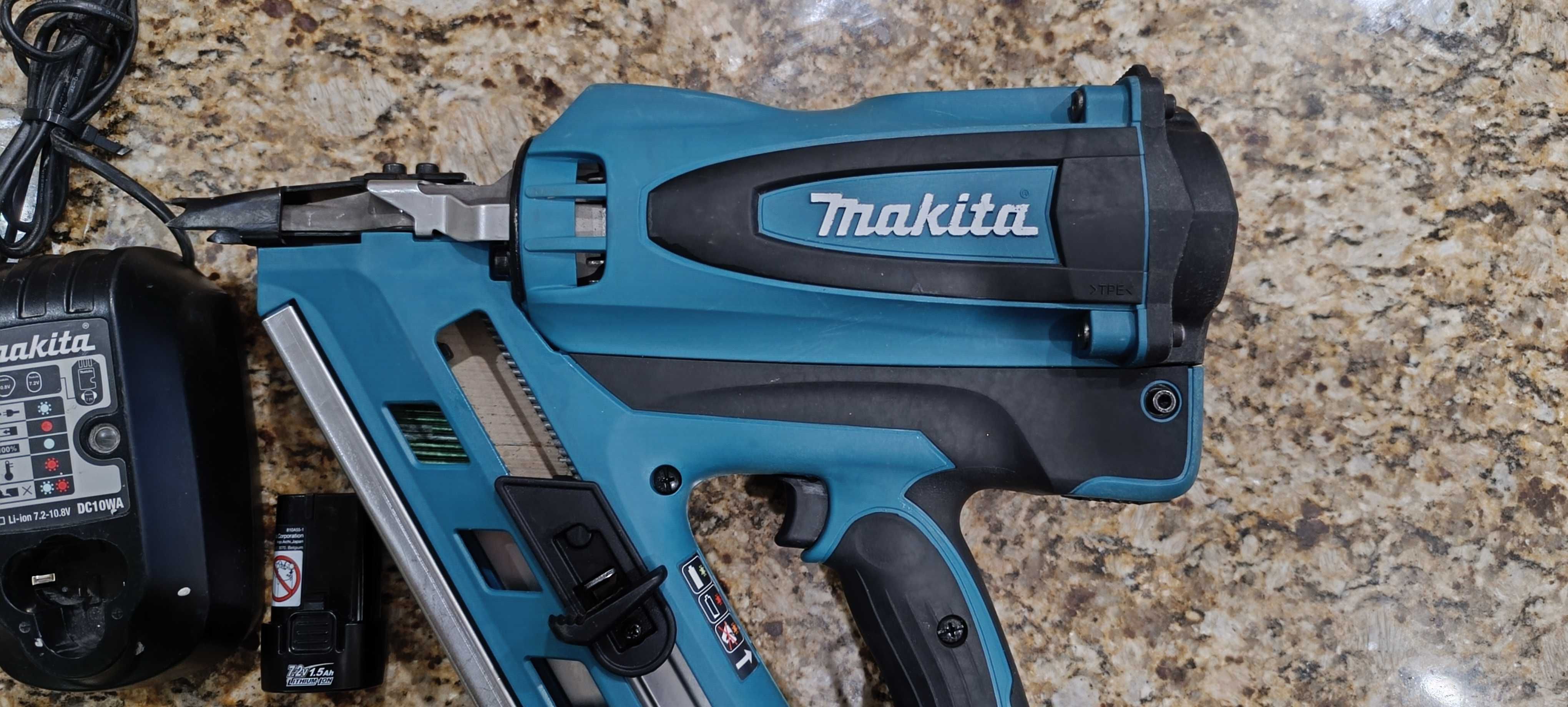 Пистолет за пирони Makita GN900