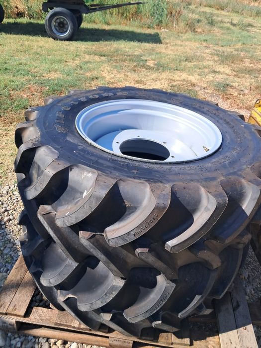 Se vinde roti tractor