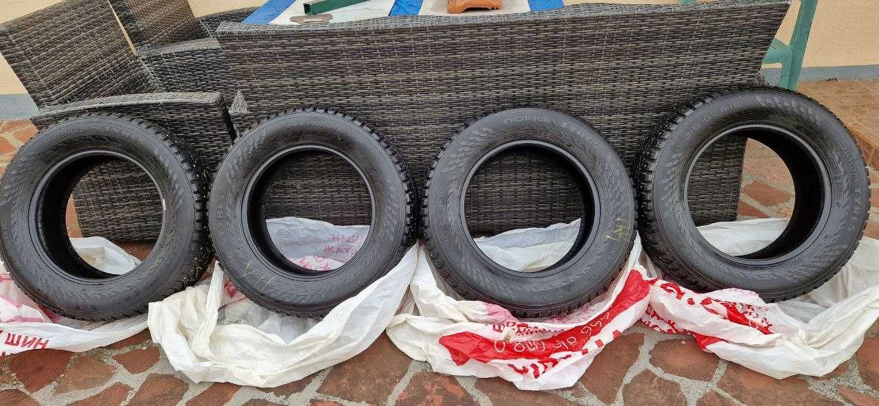 СПЕШНО  Гуми NOKIAN Hakkapeliitta 9 SUV 215/65 R16 (4 бр.)  Snowproof