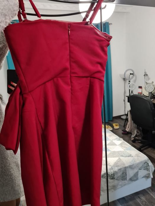 Червена елегантна рокля – чисто нова, не е носена