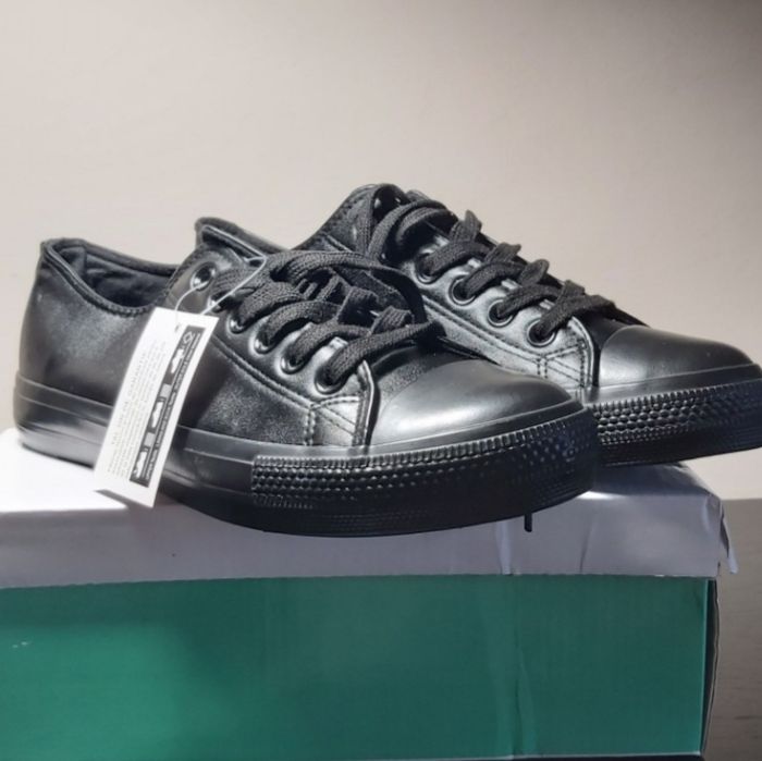 vand tenisi / adidasi NOI