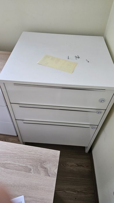 Диван, масивни маси, столове, легла, шкафове