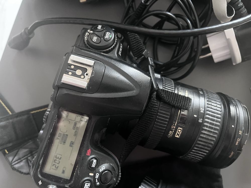 Продавам DSLR фотоапарат Nikon D300 с пълен комплект аксесоари