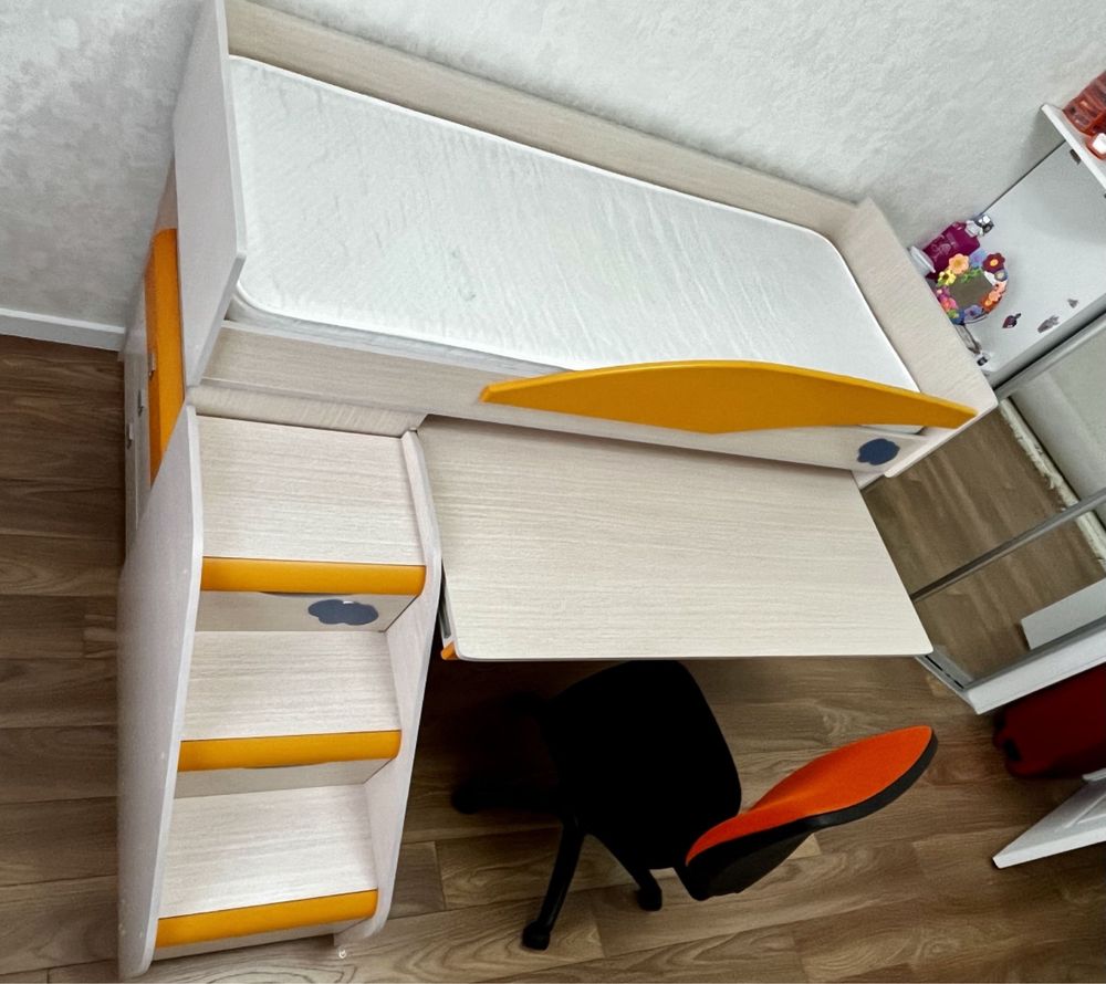 Кровать детская 3в1 (кровать, стол, шкафчики)