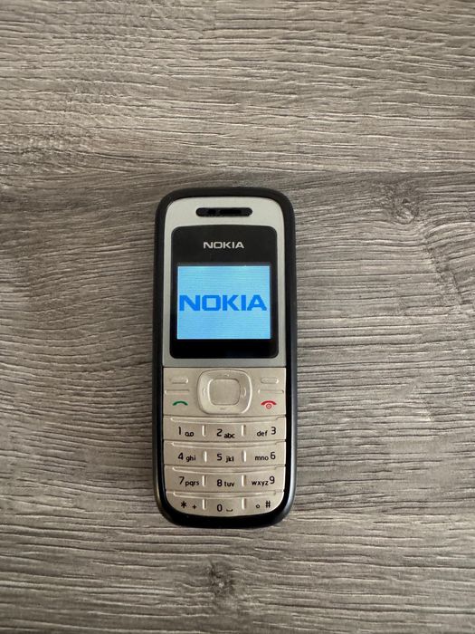 Nokia 1208 - pentru piese