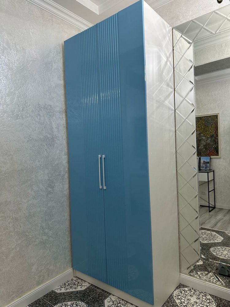 Продам 2 шифоньера в прихожку
