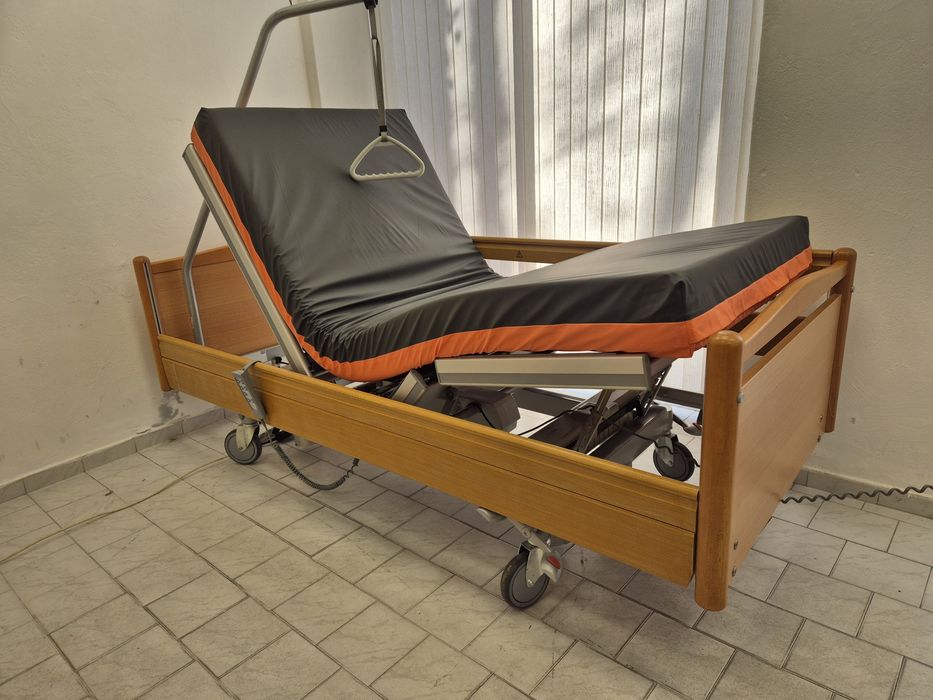 Електрическо болнично легло