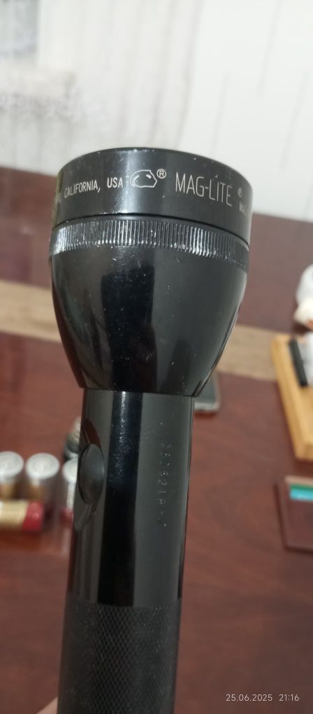 Фонарь Mag-lite .