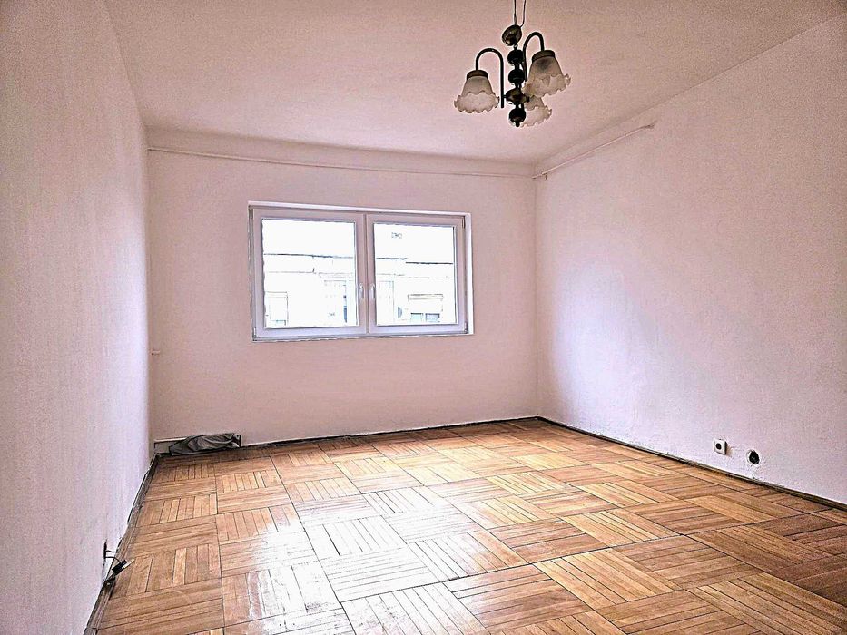 Apartament de 3 camere, 2 balcoane, foarte spatios, cartier Alfa Arad