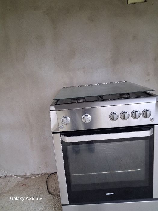 Aragaz Beko bine intretinut inox
