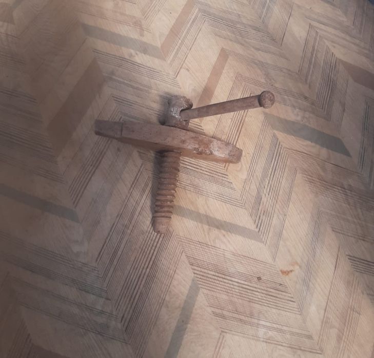 Storcător vechi din lemn