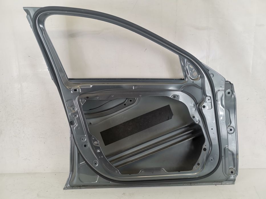 Лява предна врата Mercedes-Benz E-Class / Мерцедес-Бенц Е-Клас Оригина