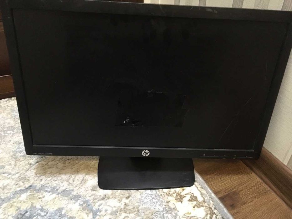 Рабочие 22 и 24 дюймовые LED мониторы с треснутой матрицей