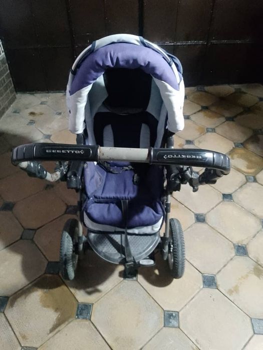 Болалар коляскаси сотилади.