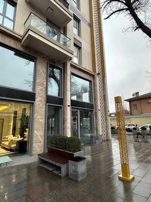 Уникальный формат бизнеса в центре — 3 уровня, терраса, фасад 25 м!