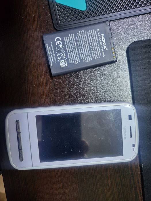 Nokia C6 не вкючва