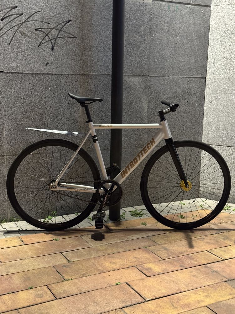 Продаю фикс (fixed gear). intro7tech