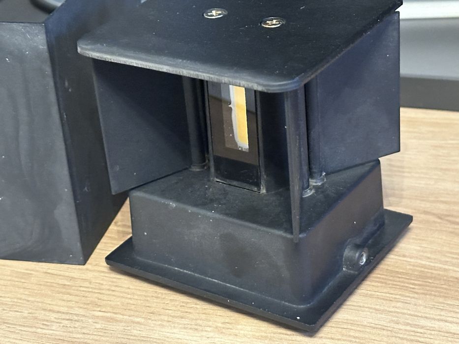 2 aplice LED de exterior cu unghi reglabil