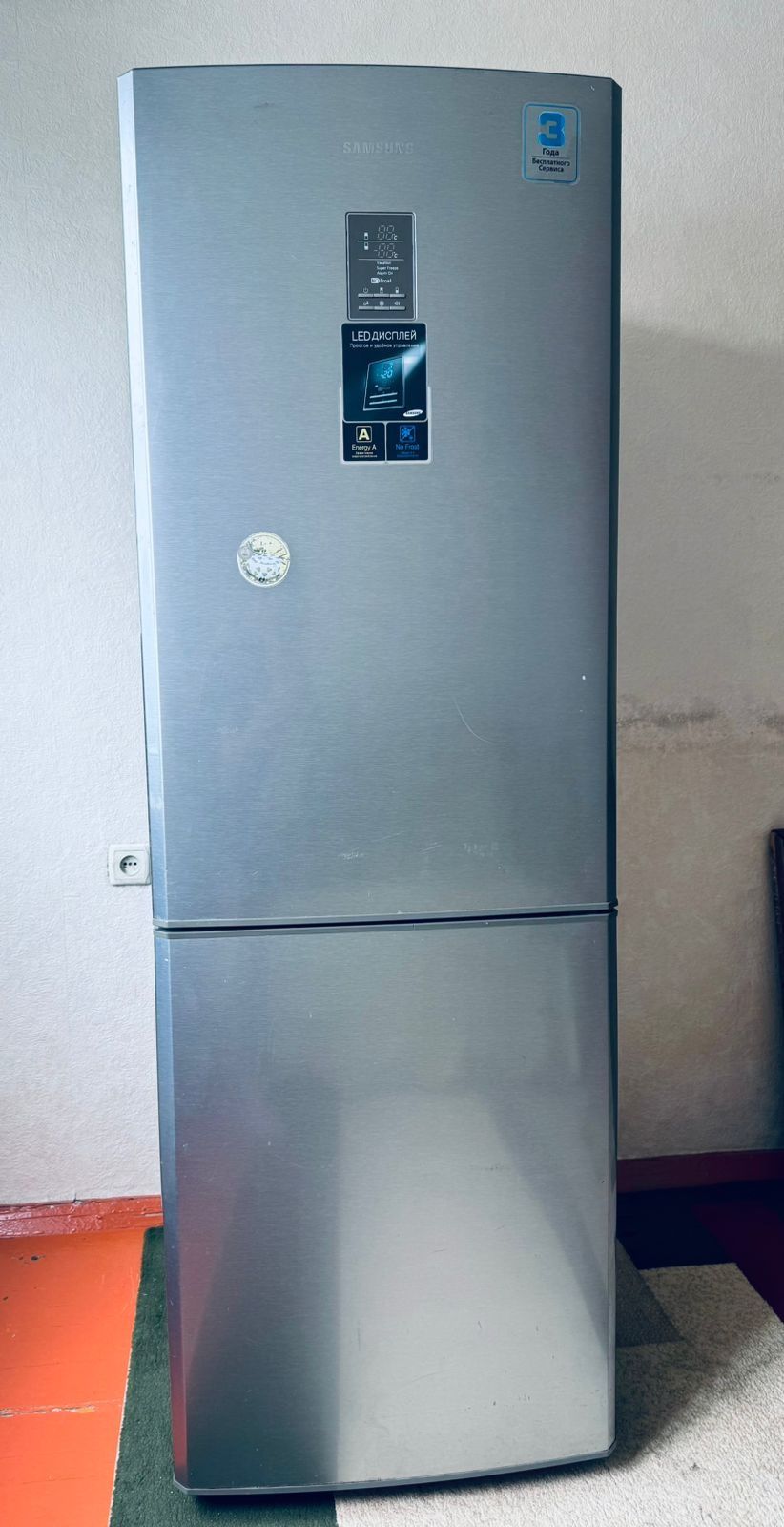 Холодильник Samsung в харошем состаение