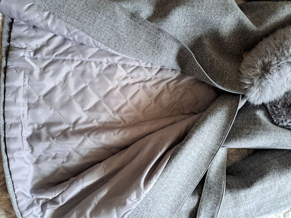 Palton cu guler de blana marimea 34