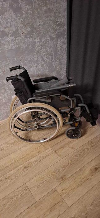 Продам инвалидную коляску