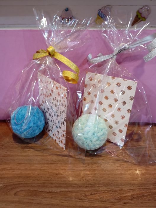 Плетени коледни топки