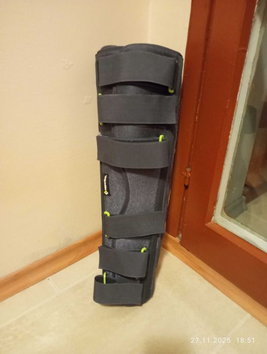 шина регулируема за обездвижване на коляно