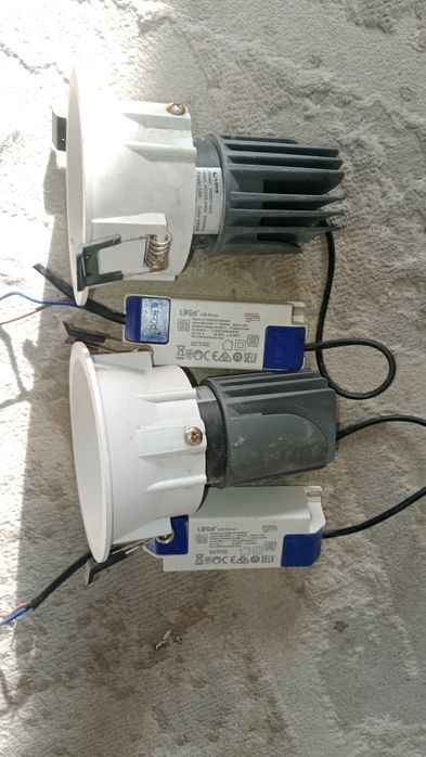 Светильники встраевыемые 2шт