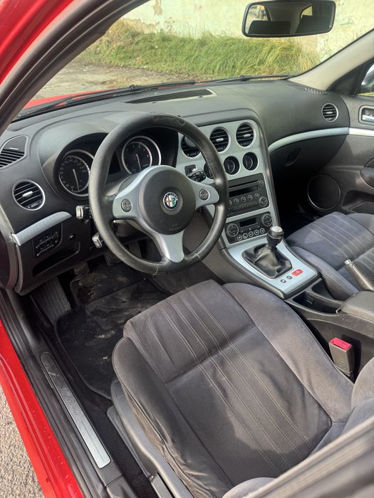Alfa romeo 159, schimb cu autoturism/autotuilitara min6 loc + dif