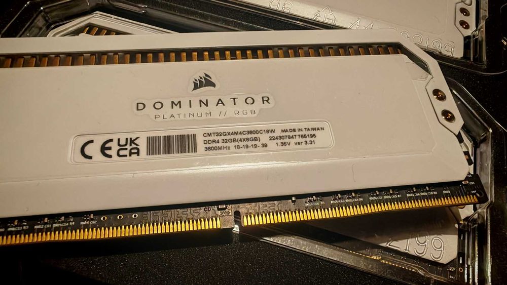 Рам памет Corsair Dominator White RGB 4x8GB 32GB DDR4 3600Mhz