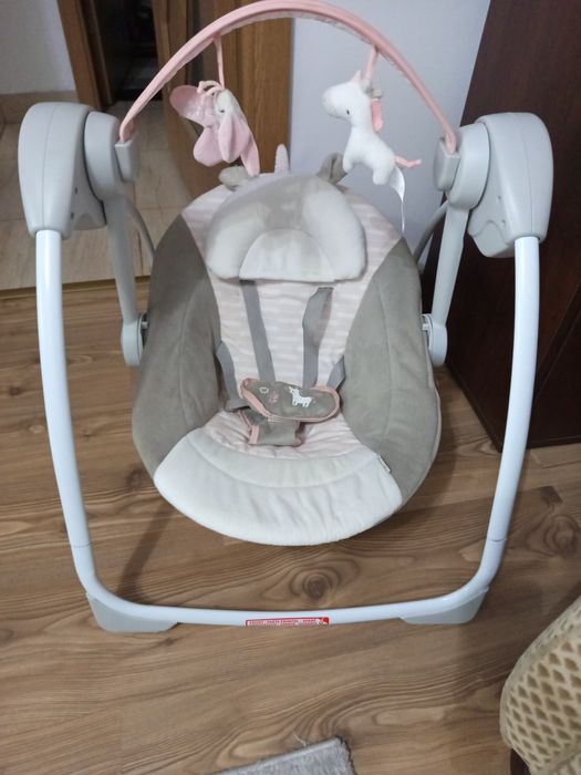 Balansoar pentru fetițe cu diferite melodii functioneaza cu baterii