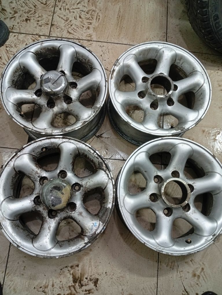 Продам комплект дисков на джип  r15