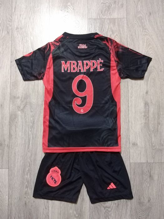 Мбапе Реал Мадрид черен