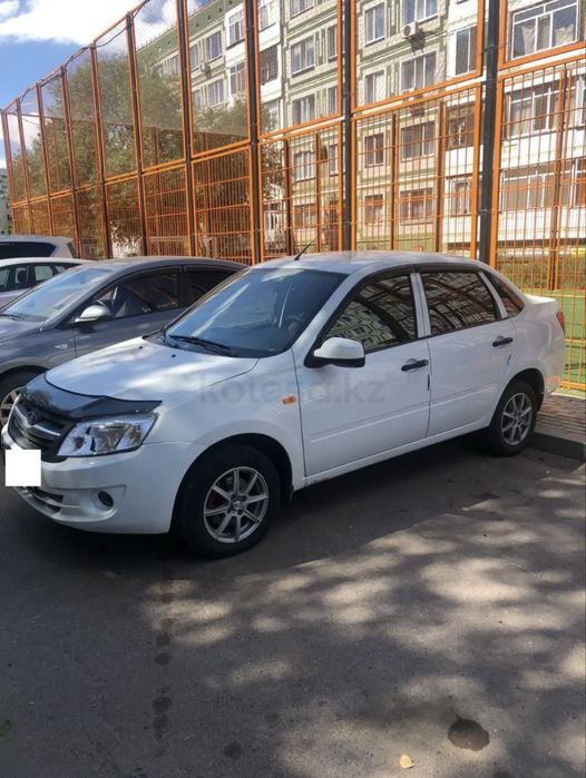 Продаётся машина Лада Гранта 2013 года