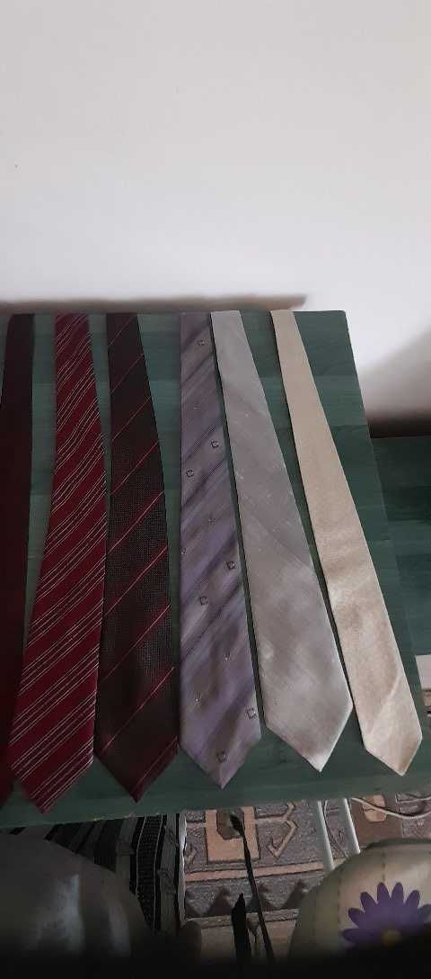 Cravate barbati diferite