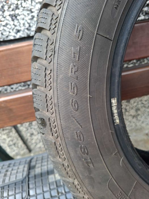Продавам зимни гуми 185/65/15.