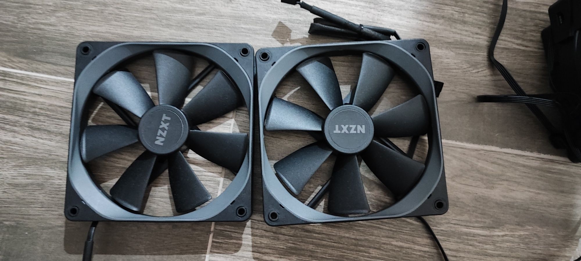 Продавам вентилатори NZHT и Lian li 120mm/140mm