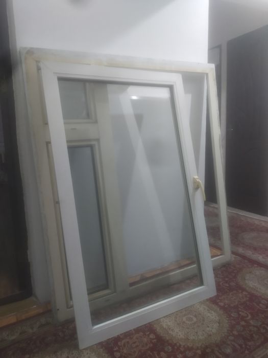 plastik  rom  rangi oq 1.32*1.46 razmer