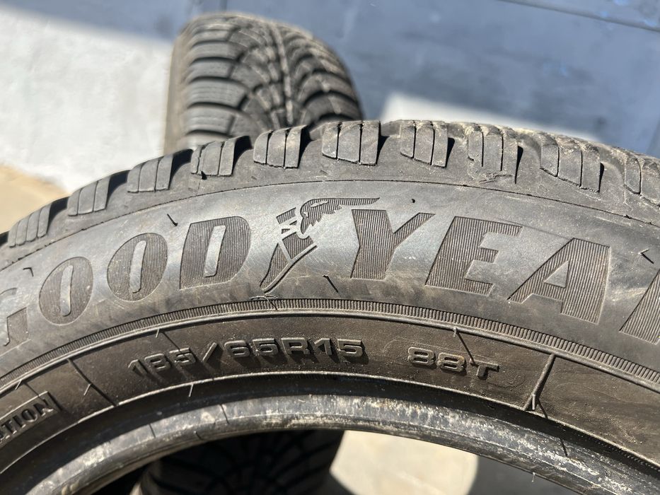 2 бр. зимни гуми 185/65/15 GoodYear DOT 2922 6 mm
