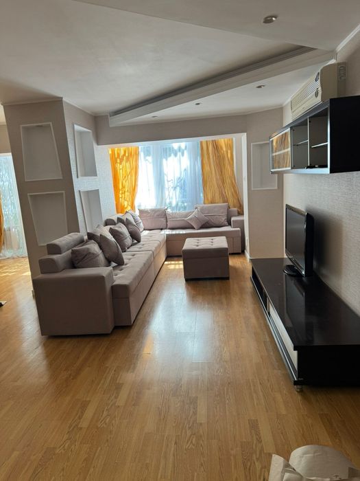 Диван угловой. Бежевый