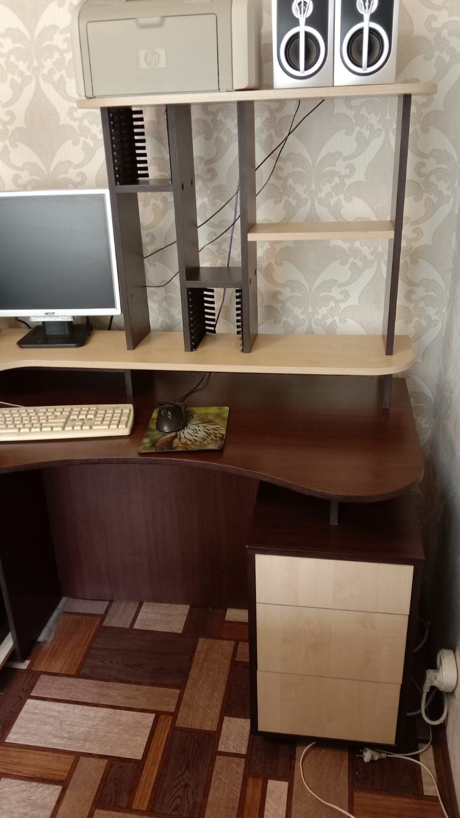Продам компьютерный стол