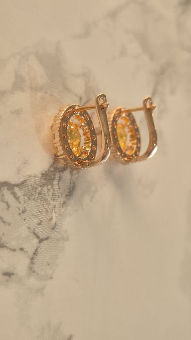 Cercei cu piatra galbena