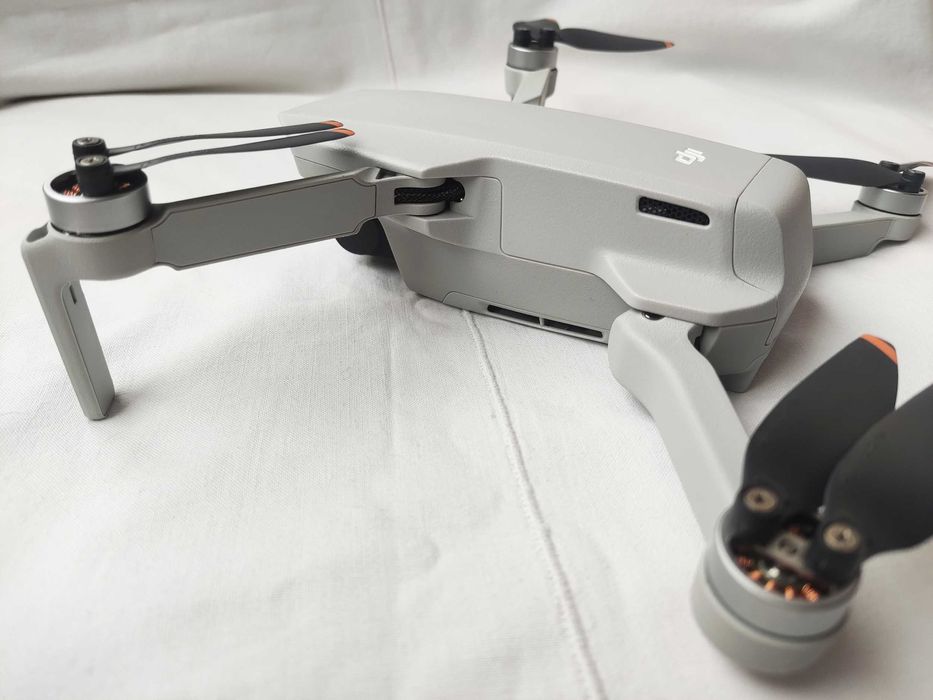 Drona DJI Mini 4K, an fabricatie 2025