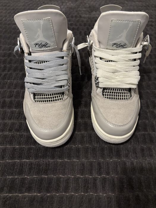 Adidasi jordan 4 frozen moment