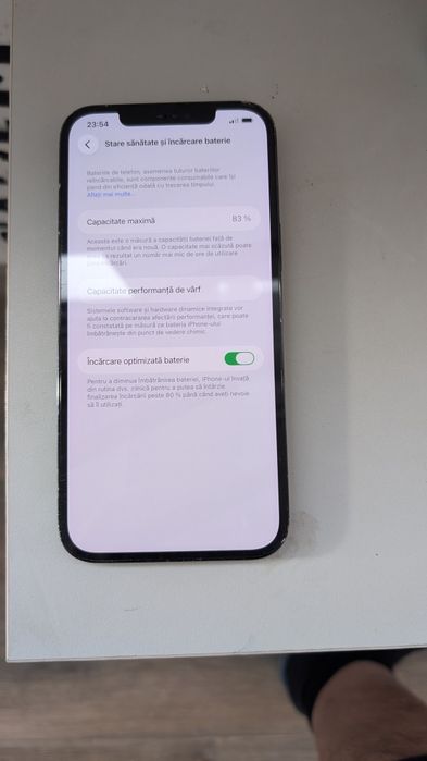 iPhone 12 pro Max. 83% baterie