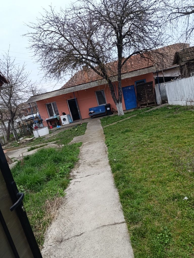 Casă de vânzare!