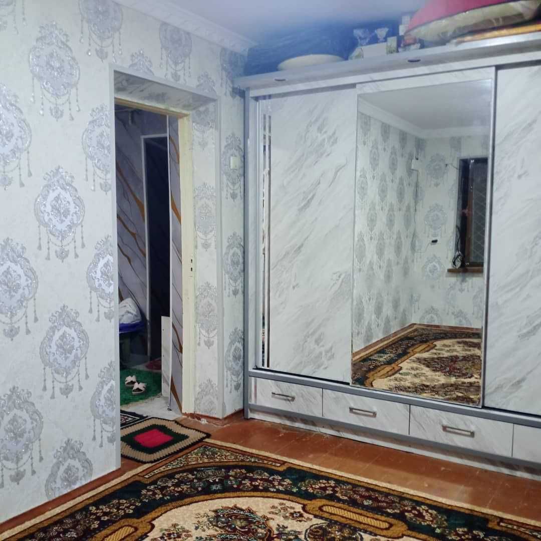 Kogon shahrida barcha qulayliklarga ega 1 xonali kvartira  sotiladi.