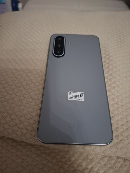 Продавам нов Samsung A17.