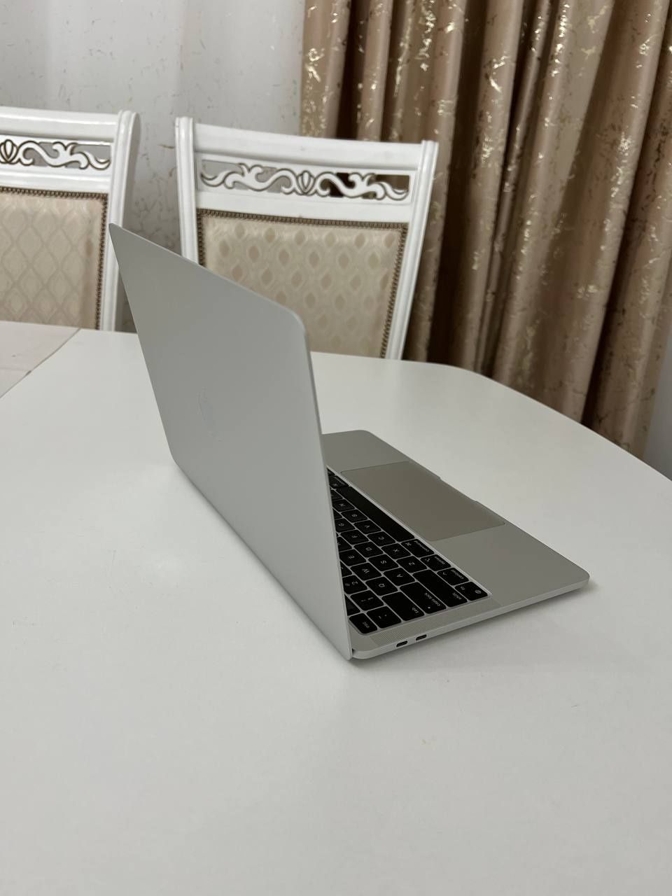 Продам MacBook pro 13-inch, m1 полный комплект за 570торг есть