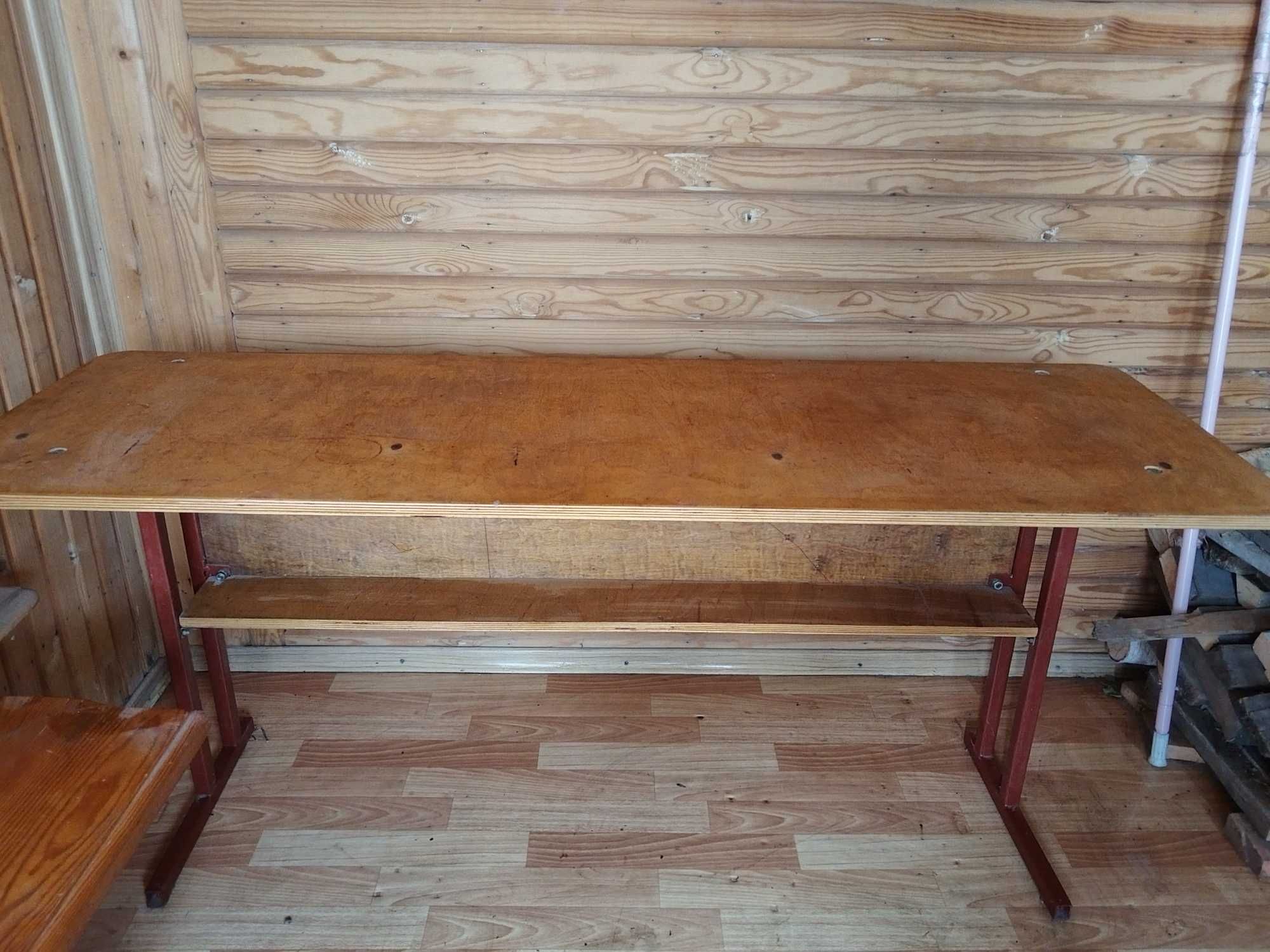 Продам стол с полкой